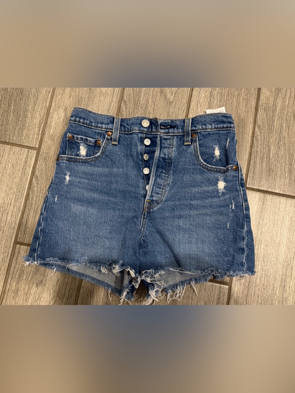 Levi’s Ribcage Shorts - Picture 2 of 7